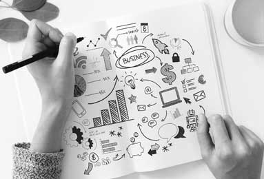 湖南籍超模瞿颖，和男友带两个女儿一起打网球